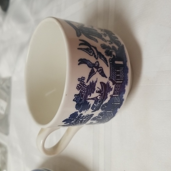 💥 CHURCHILL BLUE WILLOW PATTERN, ENGLAND- 2 - 10.25" Dinner Plates,1 Cup - Picture 5 of 7